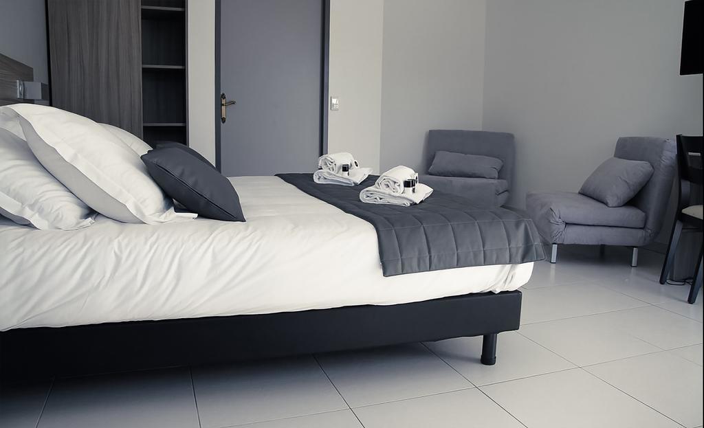 Hotel Le Cay Roquebrune-sur-Argens Habitación foto
